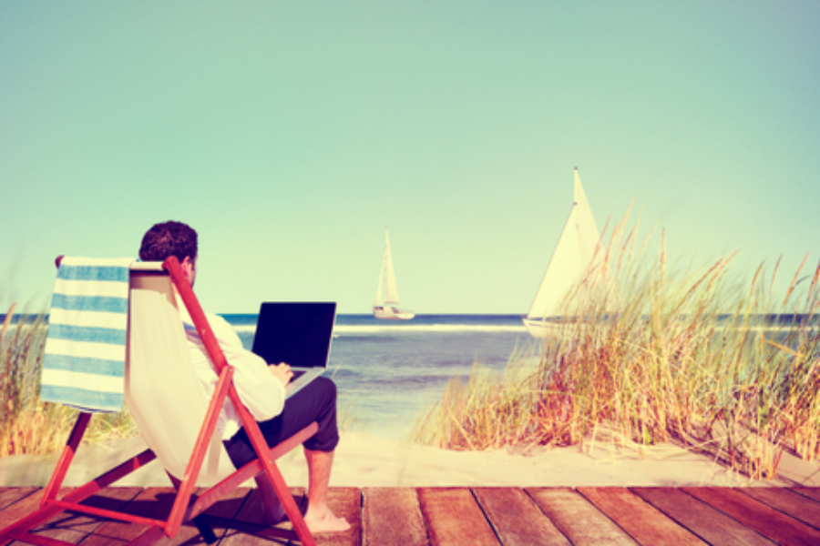 Should you, as an employer, include overtime, commission and bonuses in your employee’s holiday pay?